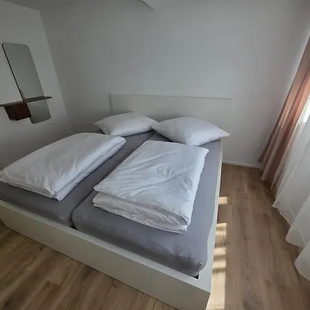 Design-dachgeschosswohnung Am Schwarzwald アパート プフォルツハイム